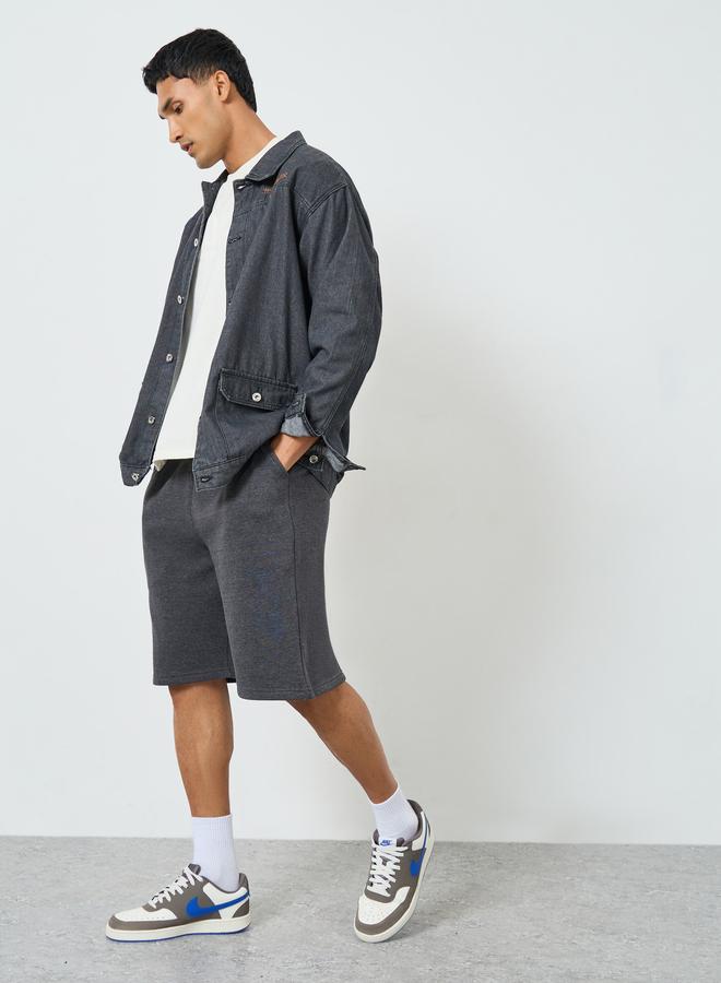 ستايلي طقم منسق من قميص وشورت بقصة واسعة للرجال - Image 4